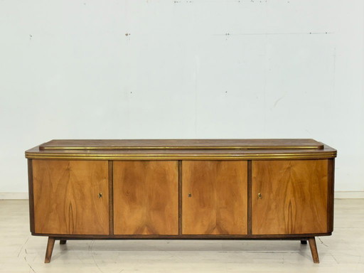 Buffet vintage de luxe – Buffet style milieu du siècle avec détails dorés et bois précieux