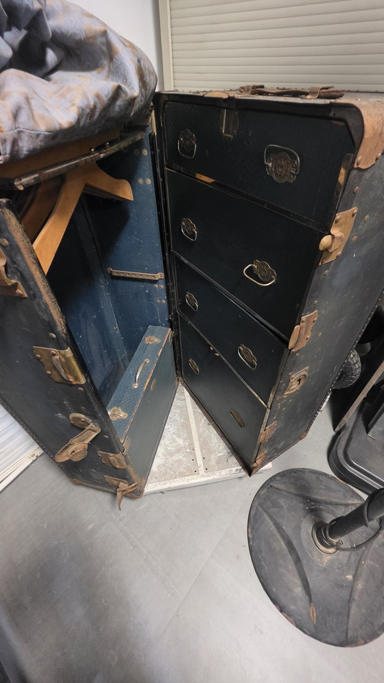 Image 1 of Wheary antiker Reisekoffer Kleiderschrank