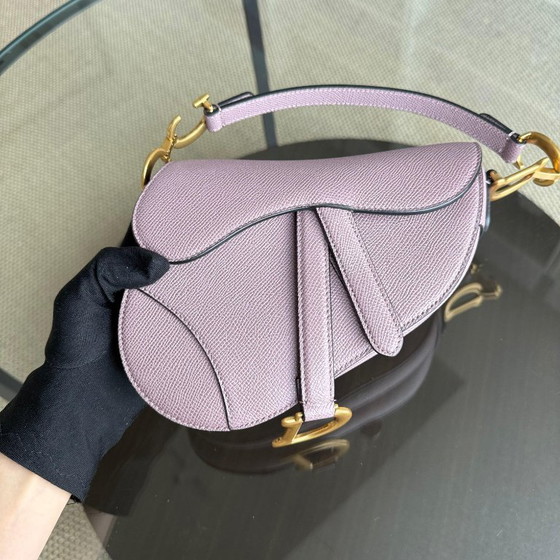 Image 1 of DIOR SADDLE SMALL - VERSTELBARE STIJL VAN KALFSLEER MET NERF, NUDE ROZE EN GOUDEN BESLAG