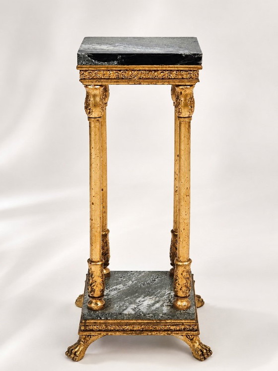 Image 1 of Colonne piédestal de style Empire — Plateau en pierre et pieds sculptés en forme de pattes, XXe siècle