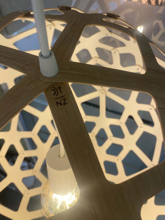 Image 1 of Pendente Coral 60 David Trubridge bianco e bambù