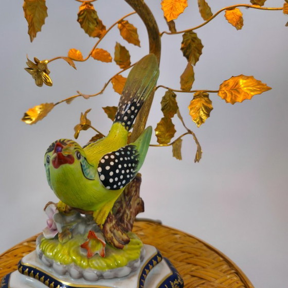 Image 1 of Lampada a forma di uccello in porcellana italiana Mangani con parti dorate e paralume originale