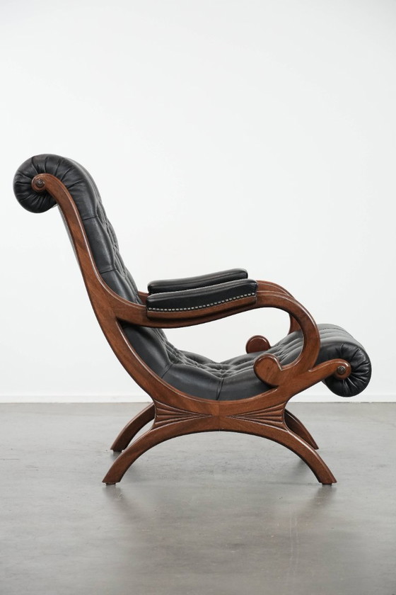 Image 1 of Poltrona Chesterfield in pelle di vacchetta nera, classica e confortevole, in buone condizioni