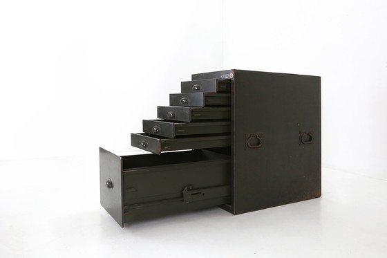 Image 1 of Classeur ou commode militaire en métal vert forêt, 1956