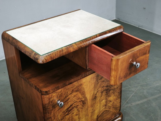 Paar Art Deco Nachttische aus Nussbaum, Tschechoslowakei, 1930er Jahre – Schlafzimmerzubehör, Wood (photo 9 of 16)