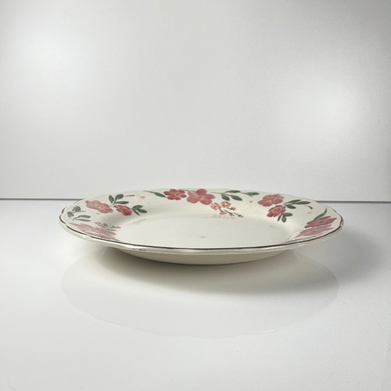 Image 1 of Plat rond Cameo Florals Porcelaine de Malaisie, 1970-90