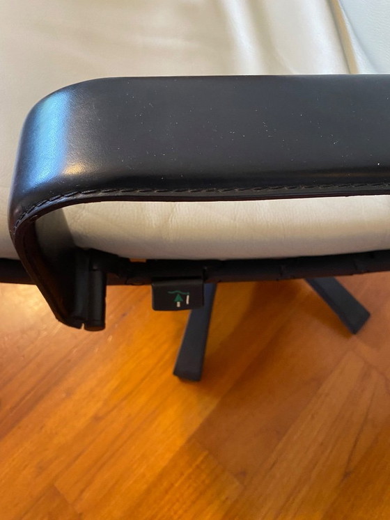 Image 1 of Poltrona Frau Antropovarius Lounge Chair + Ottoman - Ontwerp F.A. Porsche