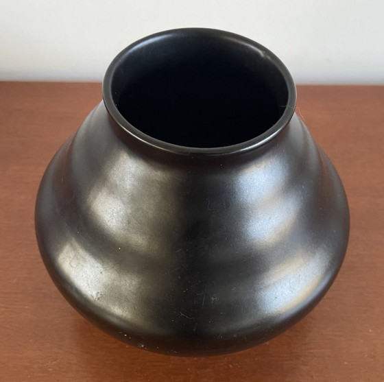 Image 1 of Zenith Gouda Pottery - Black Art Deco vase model 237 designed by Willem Stuurman