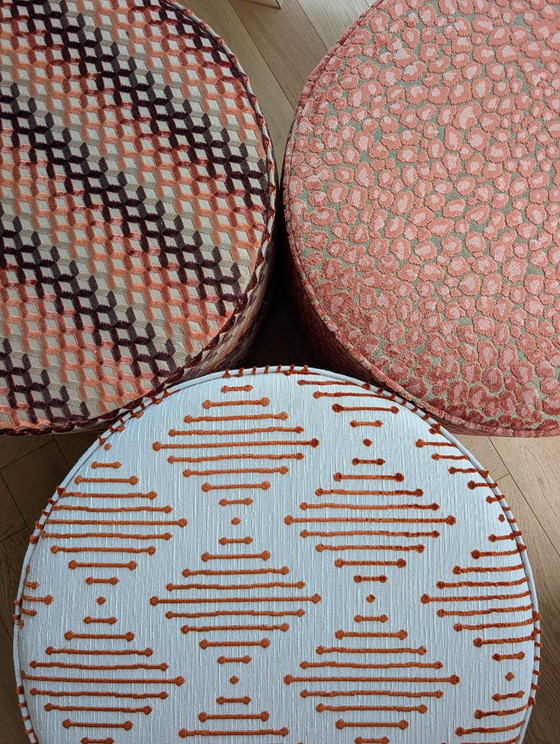 Lotus Pulse Pouf Ø60 cm – Footstools & poufs, Travertin (photo 4 of 5)
