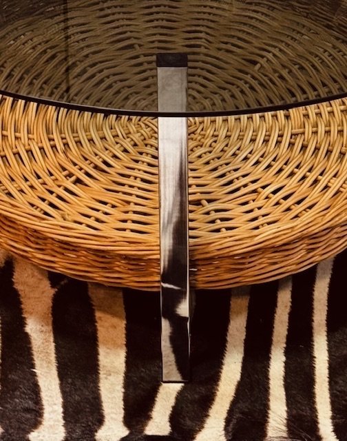 Image 1 of Table basse vintage de l'ère spatiale / Table basse avec base chromée et panier de lecture en rotin