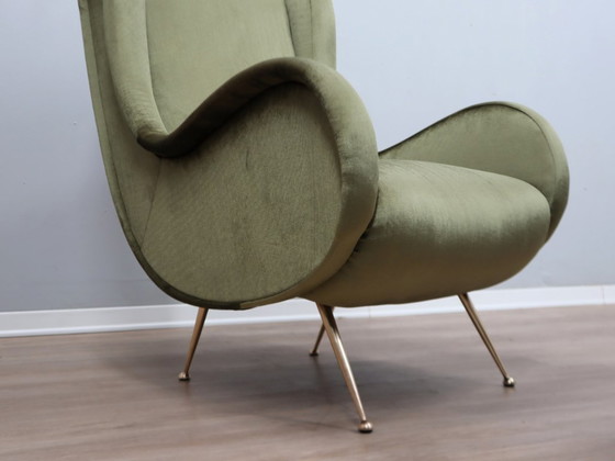 Image 1 of Sillón italiano de los años 50, estilo Senior Zanuso, de terciopelo verde.