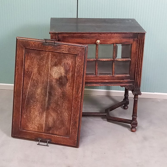 Image 1 of Antiek eikenhouten theekastje