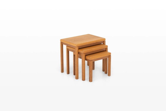 Vintage oak nesting tables by Van Den Berghe Pauvers, 1970s, set of 3 – Side tables, Wood, Mid Century Modern (photo 5 of 10)