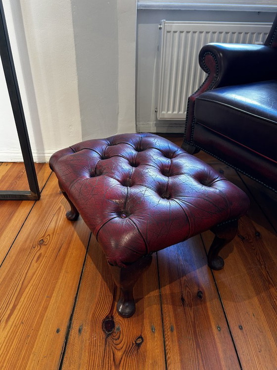 Originele Chesterfield Ottoman, leer, Engeland, voetenbankje / krukje – Hockers en poefs, Leather, Wood (photo 4 of 5)