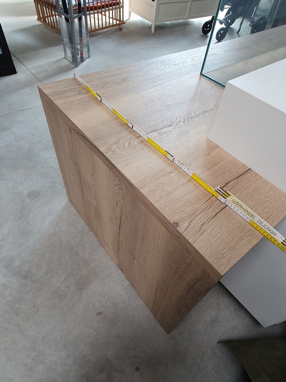 Image 1 of Elegante mostrador con iluminación LED