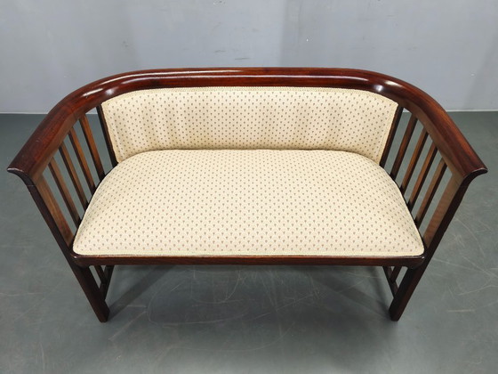 Image 1 of Toegeschreven aan Josef Hoffmann: Beukenhouten sofa, Weense Secession, jaren 1920