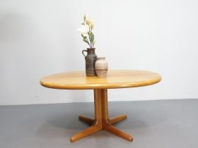 Vintage Coffee table / blond teak wood / oval / Glostrup Denmark (photo 2 of 5)