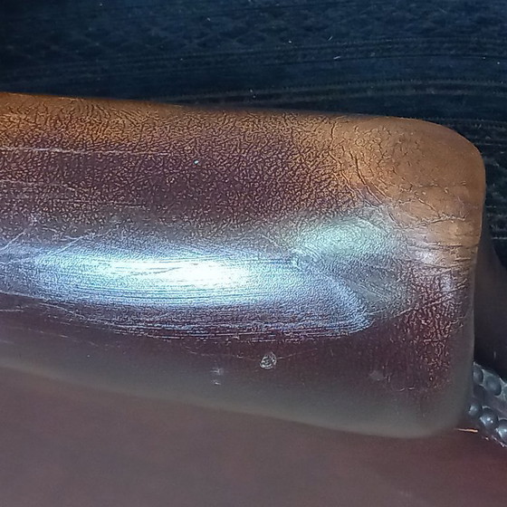 Image 1 of Steigern Sie Ihr Wohngefühl mit diesem beeindruckenden Set Chesterfield-Ohrensesseln aus Kuhfell!