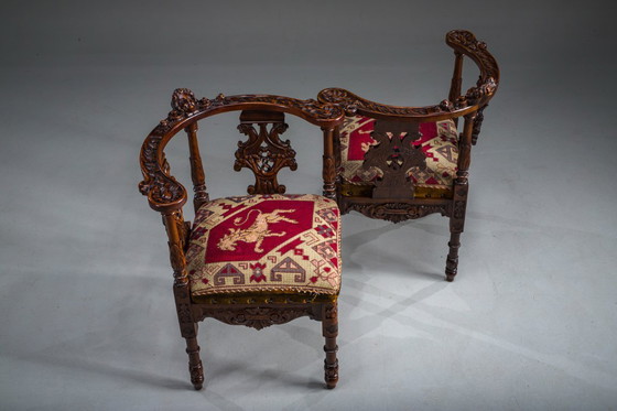 Image 1 of Italienische Eckstühle im Stil der Renaissance des 19. Jahrhunderts aus geschnitztem Nussbaumholz, 2er-Set