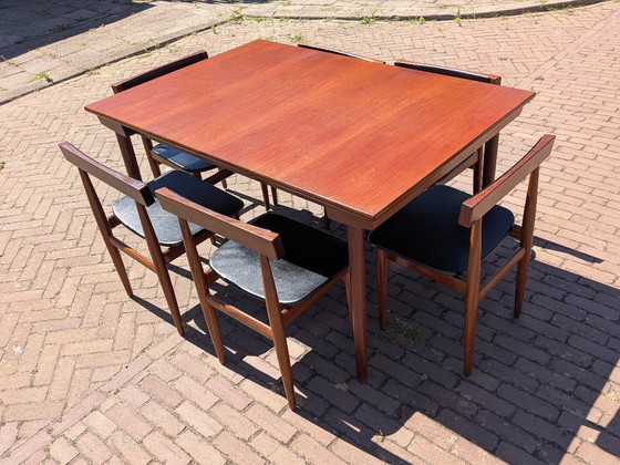 Image 1 of Zeldzame Deens Design 'Longette' Eetkamersuite van Hans Olsen voor Frem Røjle – 6 Nestbare Stoelen