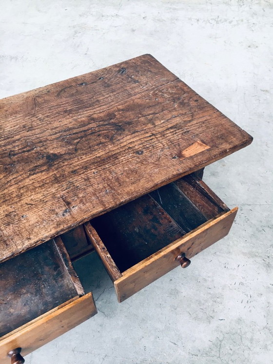 Image 1 of Antiker niedriger Konsolentisch oder Couchtisch im spanischen Volkskunststil