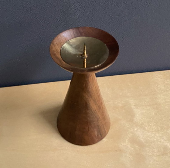 Image 1 of Kandelaar van teakhout en messing, jaren 70.