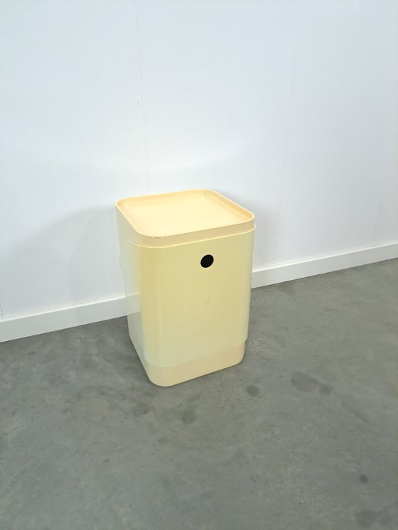 Image 1 of Cestino portaoggetti in plastica di design, portabiancheria Kartell, Anna Castelli Italia