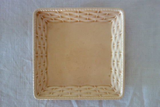 Image 1 of Antike, quadratische Bonboniere/Obstkorb aus Sarreguemines-Keramik.