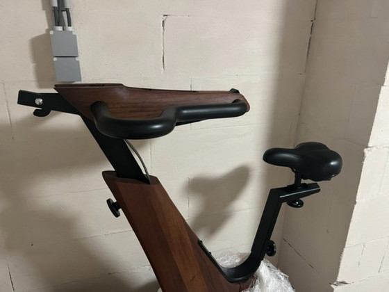 Image 1 of bicicleta estática de diseño