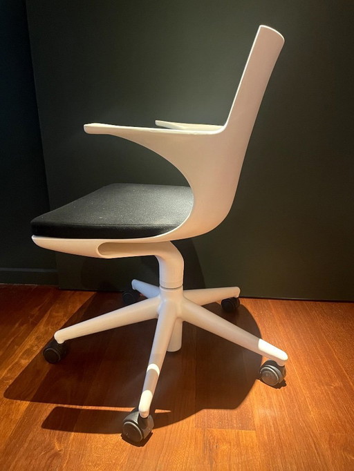 Sedia da ufficio in polipropilene regolabile in altezza su ruote di Citterio per Kartell (Spoon chair)