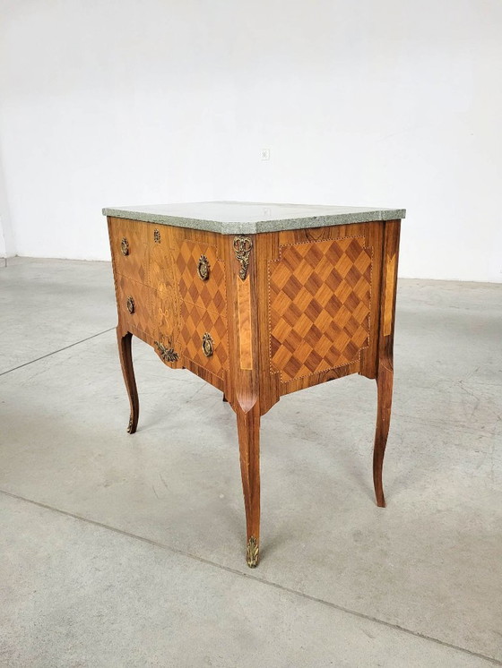 Image 1 of Arcón Gustaviano con tapa de mármol