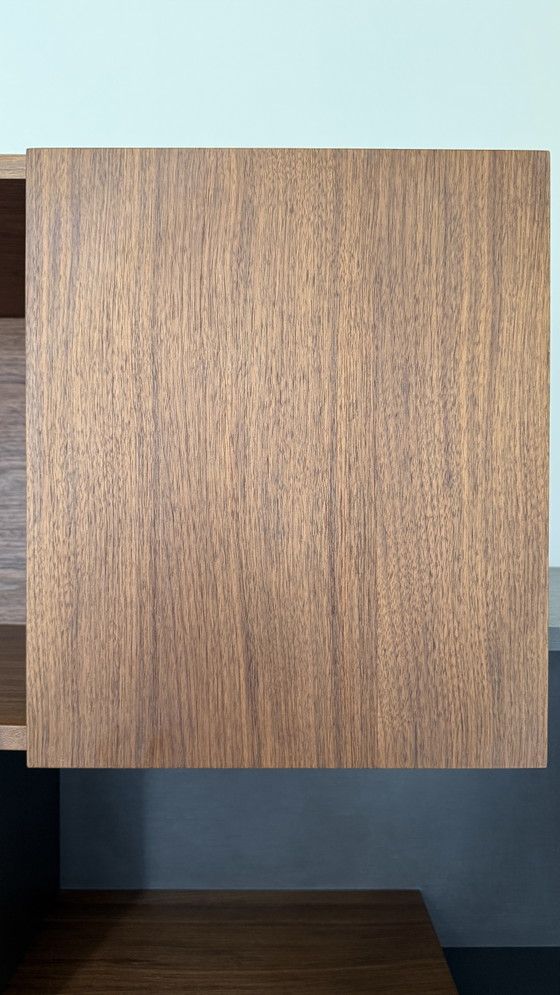 Image 1 of Wandplank met walnootfineer - asymmetrisch ontwerp