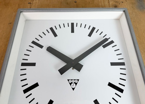 Image 1 of Grijze industriële vierkante wandklok van Pragotron, jaren 70.