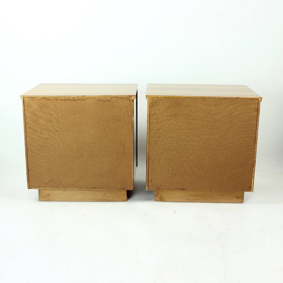 Image 1 of Comodini del Medioevo in noce con finitura Shelack, Cecoslovacchia 1960, Set di 2