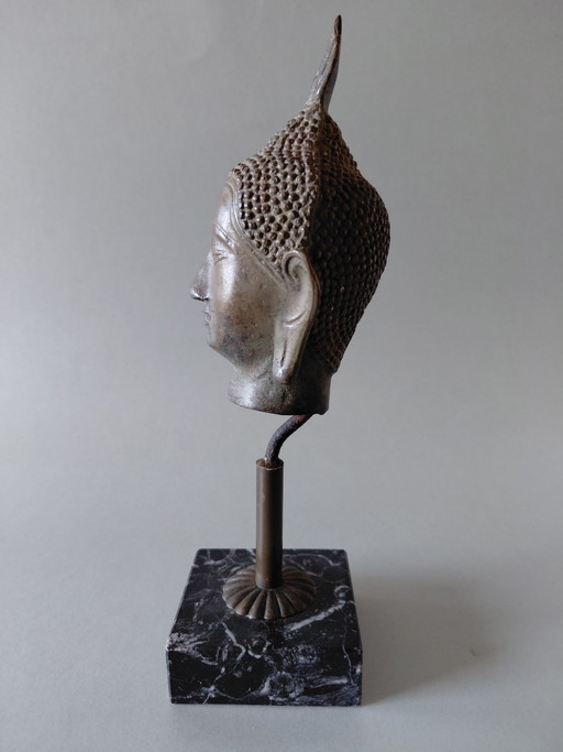 Buda antiguo de Gandhara sobre un pedestal. – beeldhouwkunst, Bronze, Marble (photo 2 of 5)