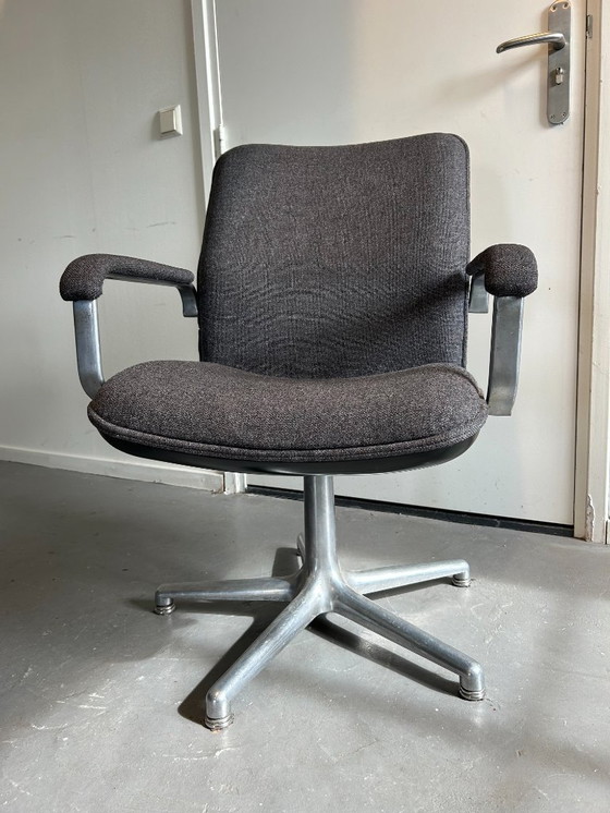 Image 1 of Artifort Design Stühle – Industriell & Zeitlos – erhältlich im 2er-Pack, 6 Stück verfügbar