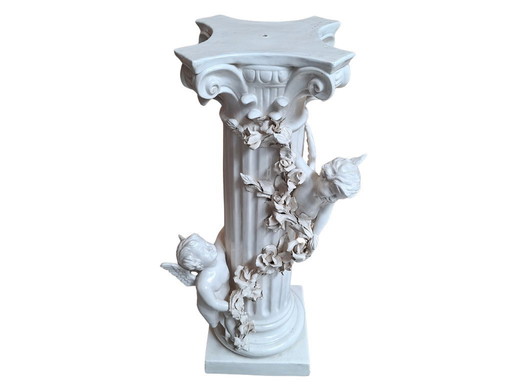 Elegante Säule mit Keramikengeln – Neobarockstil (1980er Jahre)