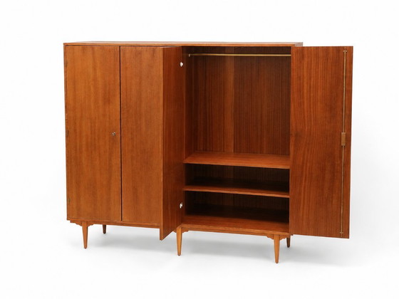 Image 1 of Armario antiguo de 4 puertas fabricado en la década de 1960.