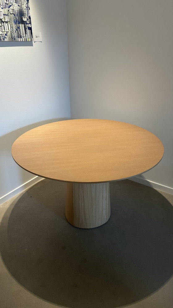 Image 1 of Mesa redonda Inge natural