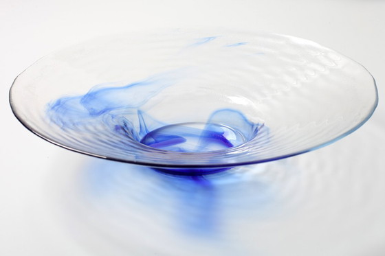 Image 1 of Vintage Bormioli Rocco blauwe glazen schaal met wervelpatroon - Italiaans kunstglas uit het midden van de 20e eeuw