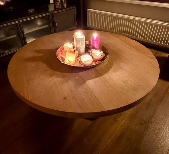 Image 1 of Tavolino rotondo in rovere con gamba Matrix