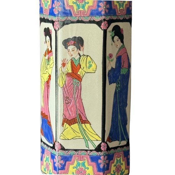 Image 1 of Vintage Zeshoekige Vaas – Kleurrijk Aziatisch Decor – ca. 1960–1980 – 35 cm – Sculpturaal Keramiek