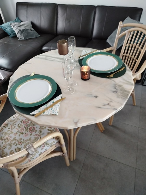 Image 1 of Rattanmöbelset mit rosa Marmor und 4 Stühlen, neuer Stoff
