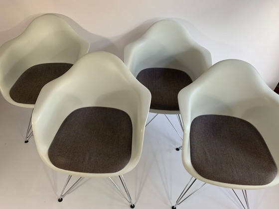 4x chaises Vitra Eames DAR – Chaises de salle à manger, Chrome, Plastique (photo 2 of 7)