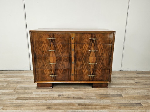 Art Decò chest of drawers in walnut with brass handles