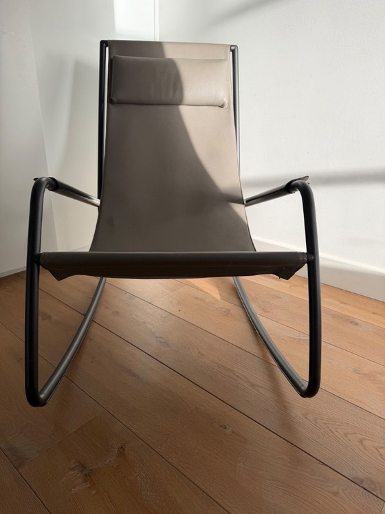 Rocking chair with black frame and grey seat, Living Divani, Metal, Leather, Modern (photo 4 of 7)