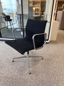 4x Vitra EA108 Eames Hopsak en aluminium noir remis à neuf