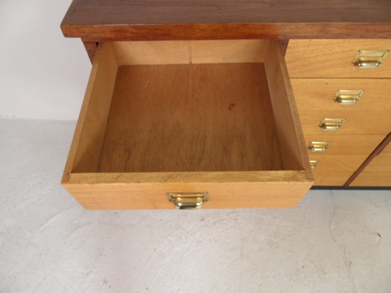 Mobile da negozio vintage con 30 cassetti – Cassettiere, Wood, Klassiek (photo 8 of 12)
