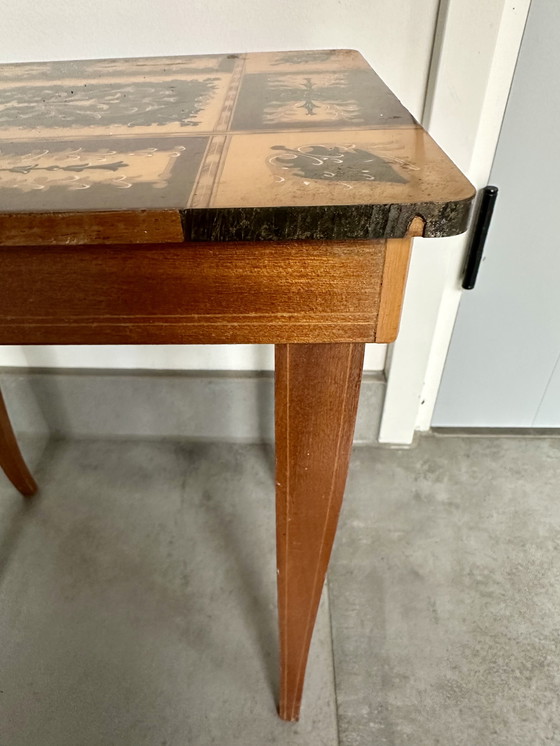 Image 1 of Vintage Italiaans tafeltje met inlegwerk en muziekdoos