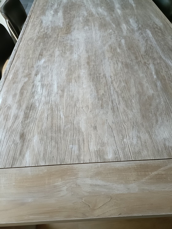 Image 1 of Eettafel van massief hout.